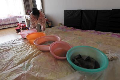 儋州楼上漏水，住户失联，小区没物管，业主维权难！律师来支招……